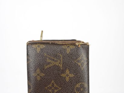 LOUIS VUITTON - Paris. Monogram canvas purse....