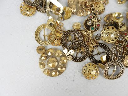 BIJOUX FANTAISIE. Lot comprenant boutons,...