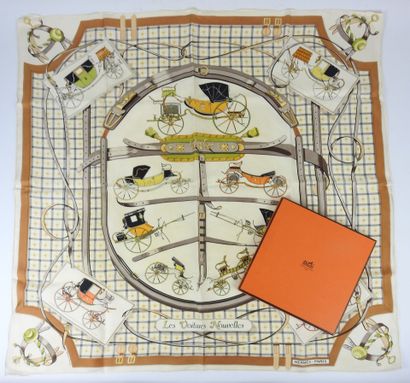 HERMES - Paris. Carré de soie modèle Les...