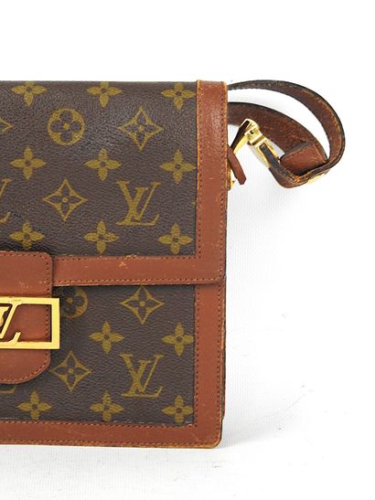 LOUIS VUITTON - Paris. Dauphine handbag in...