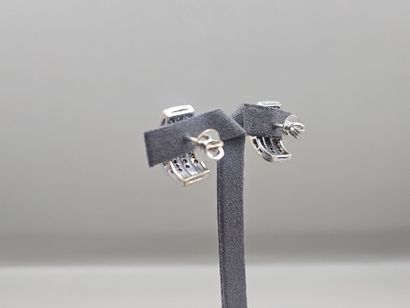 Paire de boucles d'oreille bombées en or...
