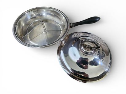LOT of 2 shaped pieces in silver-plated metal,...