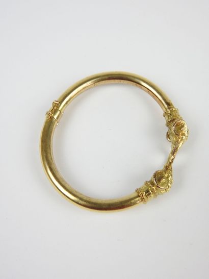 BRACELET en or jaune 750/1000° à décor de...