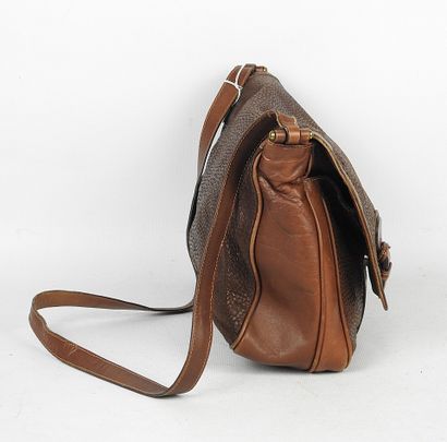LA BAGAGERIE - Paris. Brown leather shoulder...