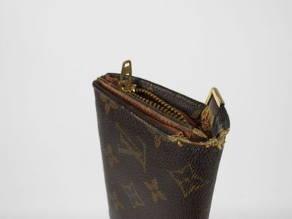 LOUIS VUITTON - Paris. Monogram canvas purse....