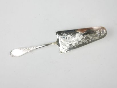 Serving spoon in silver 800/1000° with chased...