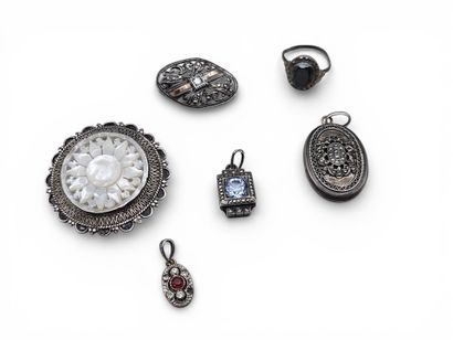 LOT de 7 bijoux anciens en argent, certains...