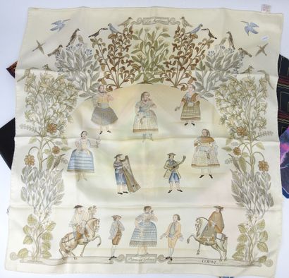 VINTAGE. Lot de 23 foulards diverses tailles...