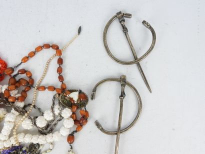 COSTUME JEWELRY. Lot including bracelets,...