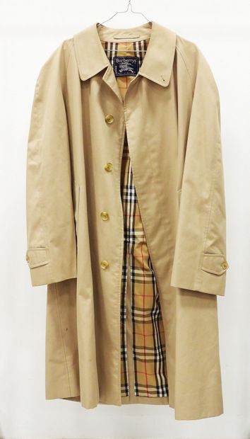BURBERRY. Trench-coat en coton beige. Taille...