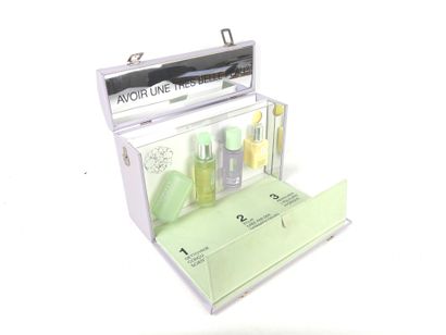 CLINIQUE. Valise de présentation de la gamme...