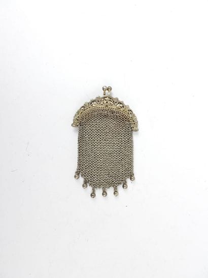 Two BOURSES à maille in low-titanium silver....
