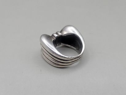 BAGUE NOEUD en argent 925 millièmes.
TDD...