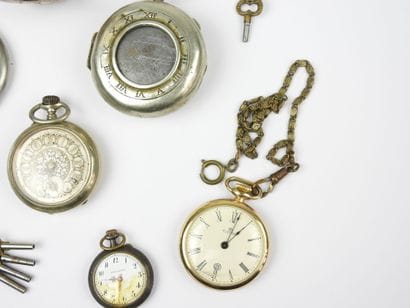 Gilt metal pocket watch IDEAL U.S.A. Attached...