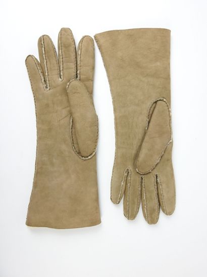 HERMES - Paris. Pair of wool-skin gloves....
