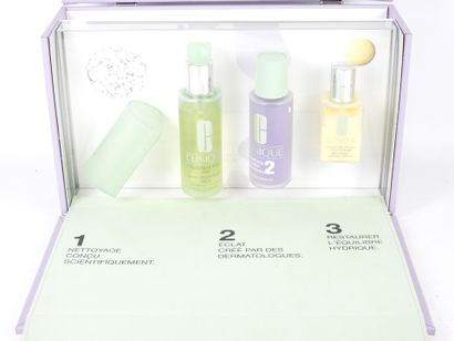 CLINIQUE. Valise de présentation de la gamme...