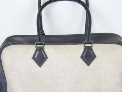 HERMES - Paris. Handbag in feather canvas...