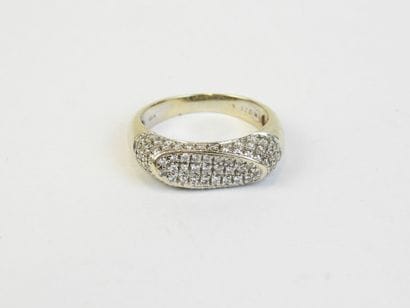 RING in yellow gold 750/1000° set with pavé-cut...