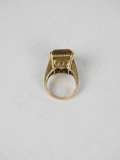 BAGUE en or jaune 750/1000° avec importante...