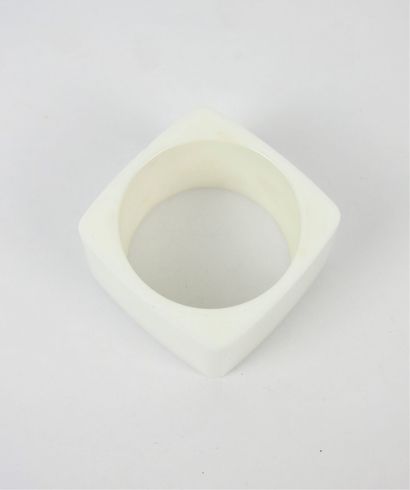 LOUIS VUITTON - Paris. Bracelet manchette...