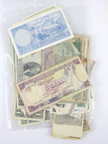 WORLD. Lot of banknotes from USA, Mexico,...