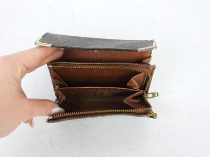 LOUIS VUITTON - Paris. Monogram canvas purse....