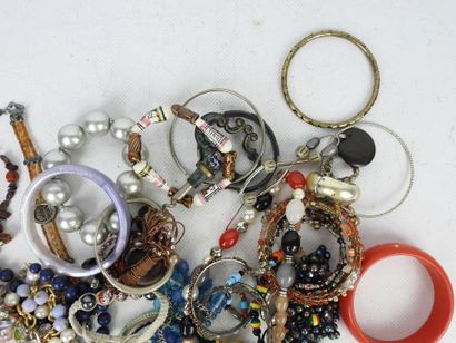 COSTUME JEWELRY. Lot including bracelets,...