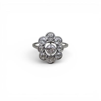 MARGUERITE RING in 750 thousandths white...