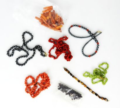 COSTUME JEWELRY. Lot including necklaces...