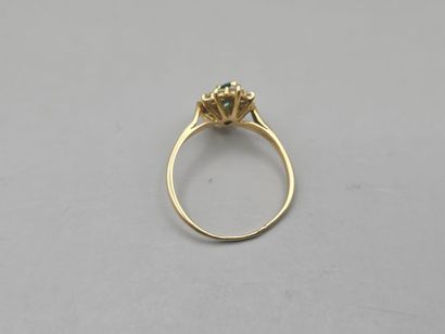 Bague marquise en or jaune 750 millièmes...