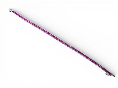 Bracelet ligne en argent orné de pierres...