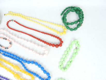 BIJOUX FANTAISIE. Lot comprenant colliers...