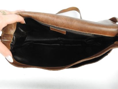 LA BAGAGERIE - Paris. Brown leather shoulder...