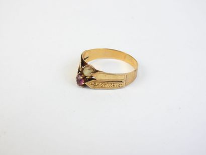 BAGUE en or jaune 750/1000° et pierres de...
