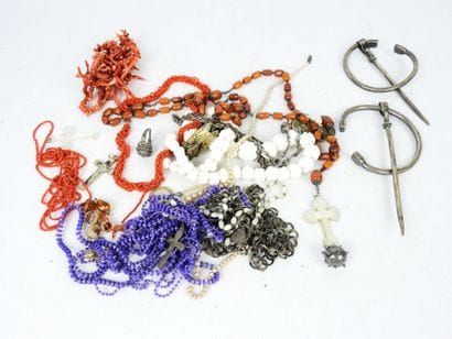 COSTUME JEWELRY. Lot including bracelets,...