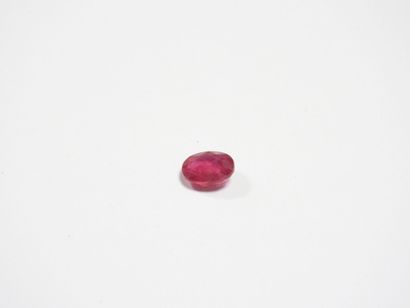 RUBIS sur feuille. 8,20 ct (traité).