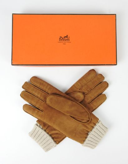 HERMES - Paris. Pair of skin and wool gloves....