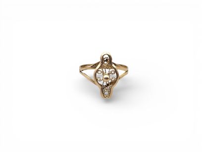 BAGUE MARQUISE en or jaune 750 millièmes...
