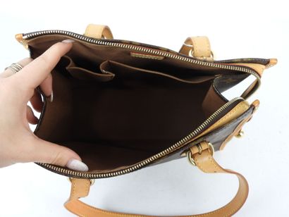 LOUIS VUITTON - Paris. Popincourt handbag...