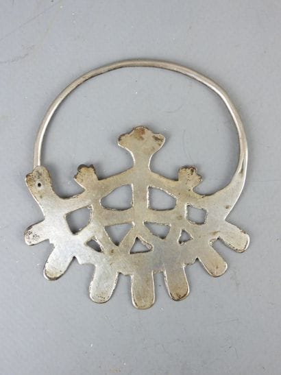 Three silver BUCKLES. Total weight 108 gr....