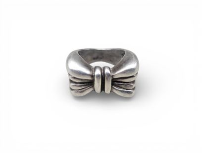 BAGUE NOEUD en argent 925 millièmes.
TDD...