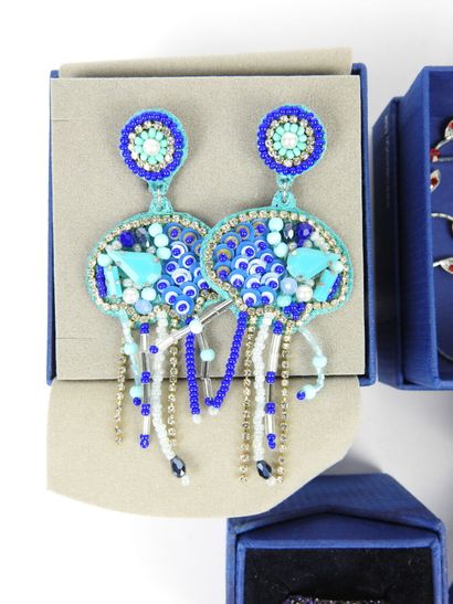 SWAROVSKI. Réunion d'un collier à décor de...