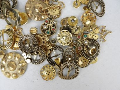 BIJOUX FANTAISIE. Lot comprenant boutons,...