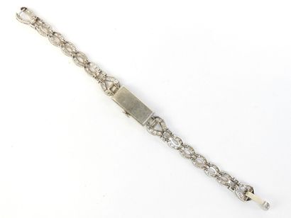 MONTRE BRACELET de dame en platine et pavage...
