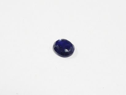 SAPHIR sur feuille. 4,04 ct (traité).