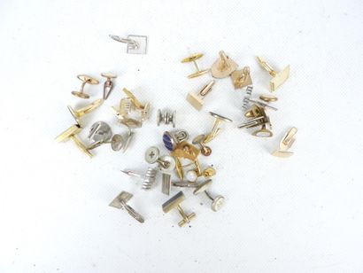 BIJOUX FANTAISIE. Lot comprenant boutons...