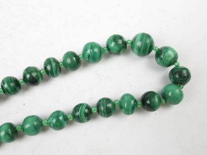 COSTUME JEWELRY. Lot comprising two necklaces...
