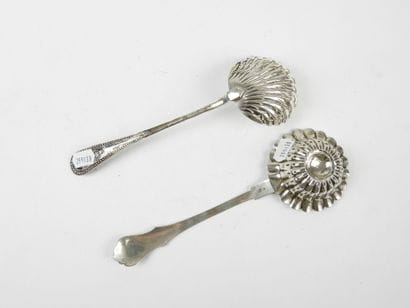 Two SAUPOUDREUSES in silver 800/1000°. Total...