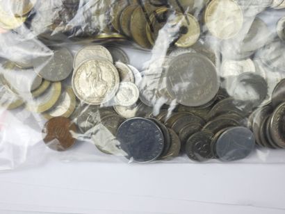 FRANCE et MONDE. Lot de monnaies en vrac...