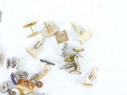 BIJOUX FANTAISIE. Lot comprenant boutons...